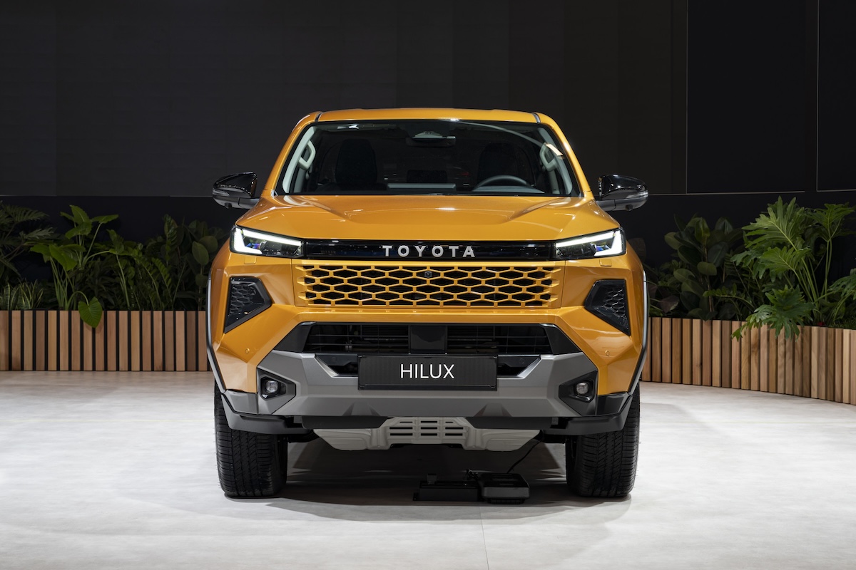 Toyota Hilux 2026, il pick-up cambia pelle e passa all’ibrido Toyota Hilux 2026, il pick-up cambia pelle e passa all’ibrido