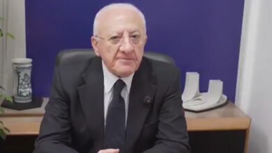 Vincenzo De Luca non si trattiene: “Trump un disturbato mentale”. VIDEO