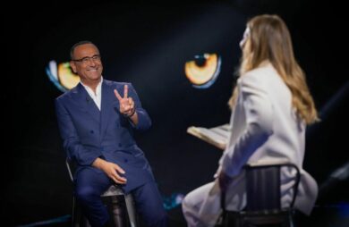 Belve, Carlo Conti: “Da giovane avevo due fidanzate. Stefano De Martino è partito fortissimo ma il più vicino ad essere il mio erede è un altro”