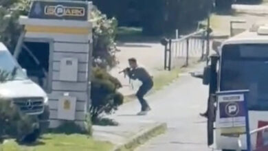 Sparatoria a Istanbul, morti due assalitori: erano armati di fucili di precisione. Diversi agenti feriti