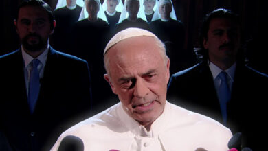 Crozza-Papa ironizza: “Vado a Montecarlo, lì c’è la guerra… col fisco”