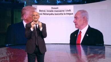 Crozza su Trump e Netanyahu: “Così tengono in scacco il mondo”