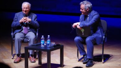 Faggin: “La trappola dell’AI: ci lusinga mentre raccoglie informazioni su di noi”