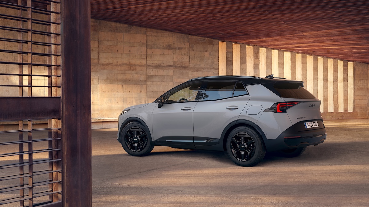 Kia Sportage Black Edition, il C-SUV ibrido punta tutto sul design