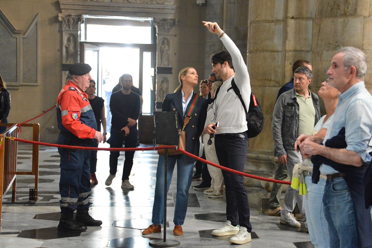 Michelle Hunziker e Giulio Berruti, le prime foto della nuova coppia sul lago di Como. Sorrisi, carezze e baci appassionati – FOTO