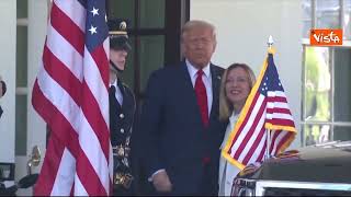 Meloni alla Casa Bianca nell’aprile 2025, la stretta di mano con Trump ARCHIVIO
