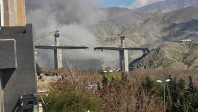 Iran, Trump: “Li riporteremo all’età della pietra, dove meritano di stare”. Usa e Israele distruggono il ponte B1, il più alto del paese. Unifil: “Colpito quartier generale contingente italiano in Libano” – LIVE