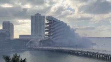 Miami, l’hotel sparisce in 30 secondi: l’implosione è impressionante