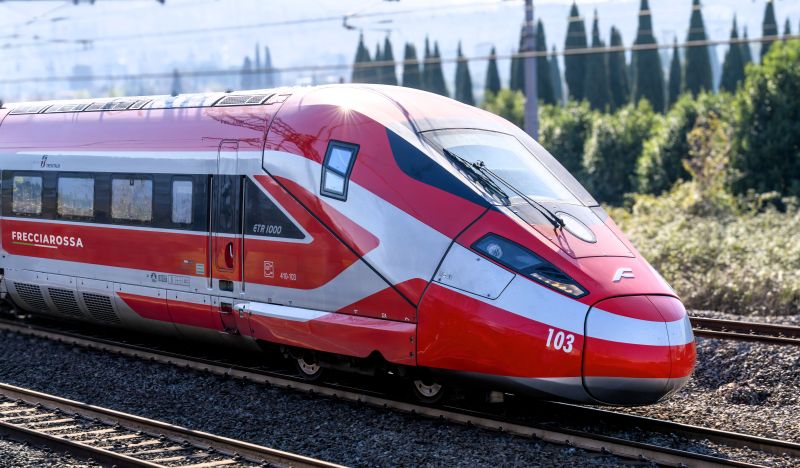 Gruppo FS, Trenitalia: previste circa 10 milioni di persone in viaggio sui treni per il ponte del 2 giugno Gruppo FS, Trenitalia: previste circa 10 milioni di persone in viaggio sui treni per il ponte del 2 giugno