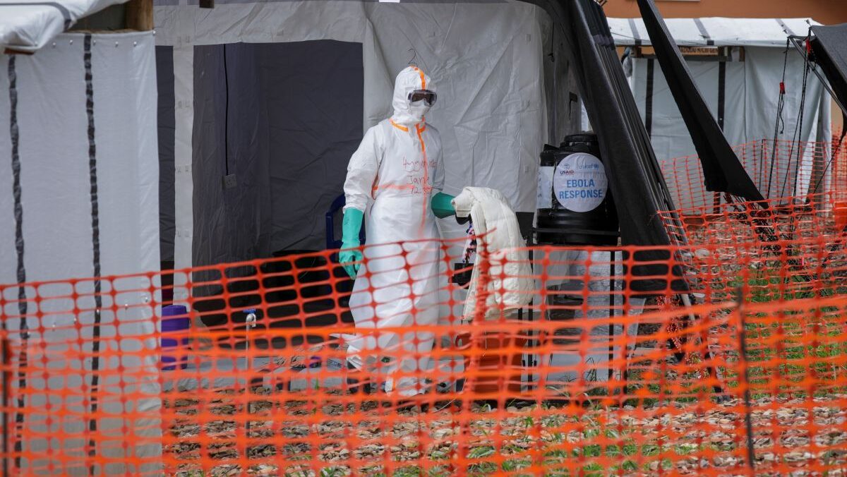Missionario americano in Congo positivo all’Ebola, Usa nel panico. Scatta la quarantena