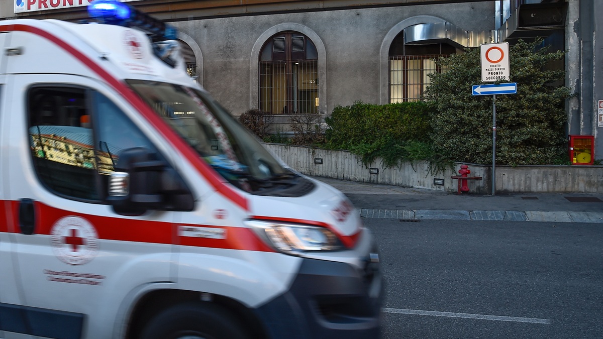 Tragedia a Milano, motociclista di 27 anni muore nello schianto contro un’auto Tragedia a Milano, motociclista di 27 anni muore nello schianto contro un’auto