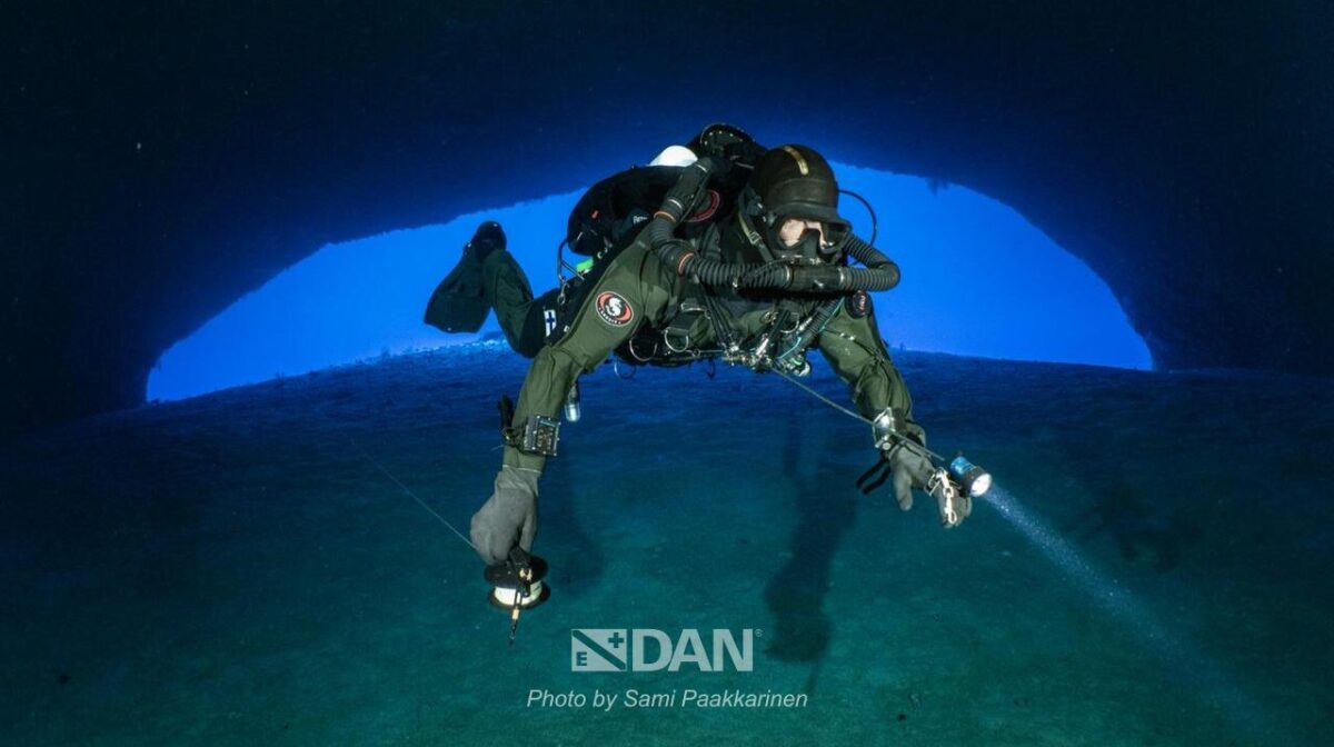 Maldive, ecco dove sono morti i cinque sub italiani. Le prime foto della grotta Maldive, ecco dove sono morti i cinque sub italiani. Le prime foto della grotta