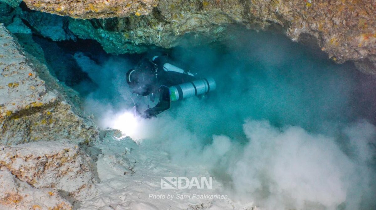 Maldive, ecco dove sono morti i cinque sub italiani. Le prime foto della grotta Maldive, ecco dove sono morti i cinque sub italiani. Le prime foto della grotta