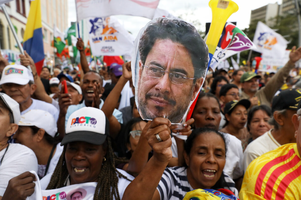 Elezioni in Colombia, favorito il progressista Iván Cepeda: sfida tra il “delfino di Petro” e l’avvocato della destra estrema Elezioni in Colombia, favorito il progressista Iván Cepeda: sfida tra il “delfino di Petro” e l’avvocato della destra estrema