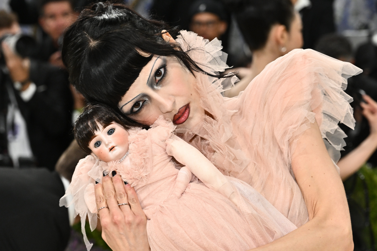 Met Gala 2026, dal “vecchio” Bad Bunny all’italiana Vittoria Ceretti: tutti i look più stravaganti delle star, top e flop