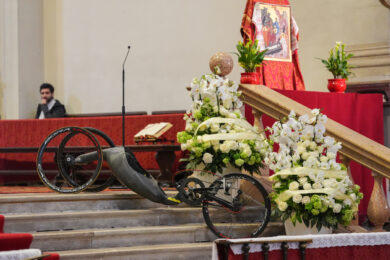Funerali di Zanardi, Padova abbraccia il campione. Il figlio: “Non serve essere Alex per avere una vita meravigliosa”