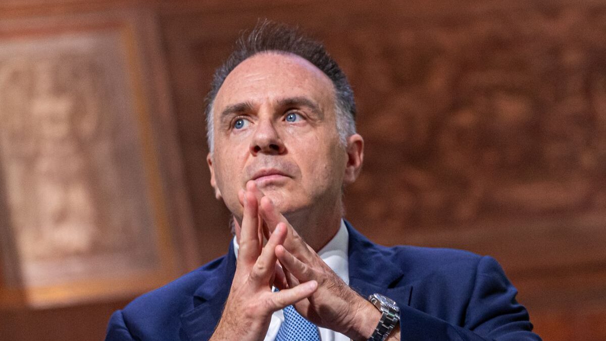 Confindustria, Orsini bacchetta l’Italia: “Da riallocare 20 miliardi di euro”. E sugli stipendi bassi ha le idee chiare Confindustria, Orsini bacchetta l’Italia: “Da riallocare 20 miliardi di euro”. E sugli stipendi bassi ha le idee chiare