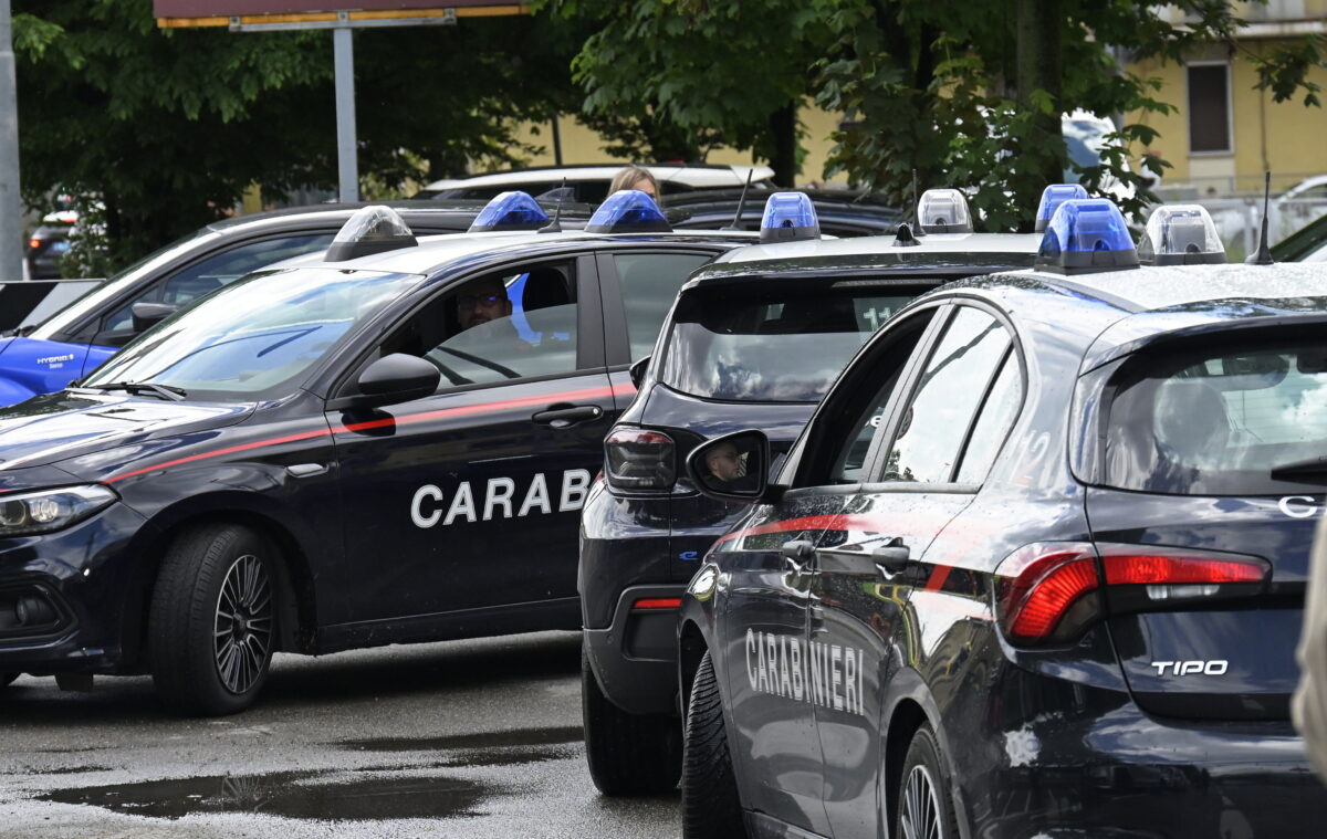 Baby gang armata semina il panico nel centro di Roma: quattro giovani fermati dai Carabinieri Baby gang armata semina il panico nel centro di Roma: quattro giovani fermati dai Carabinieri