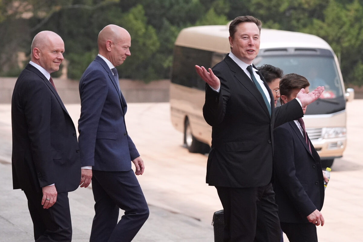 Elon Musk, Tim Cook, Larry Fink e a sorpresa anche Huang: ecco chi sono i top manager al seguito di Trump in Cina