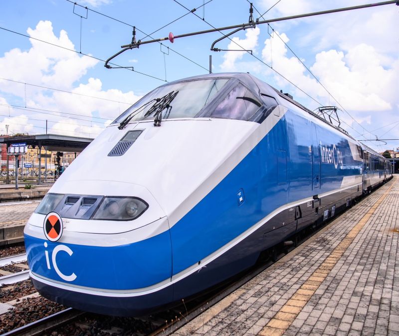Gruppo FS, Trenitalia: previste circa 10 milioni di persone in viaggio sui treni per il ponte del 2 giugno Gruppo FS, Trenitalia: previste circa 10 milioni di persone in viaggio sui treni per il ponte del 2 giugno