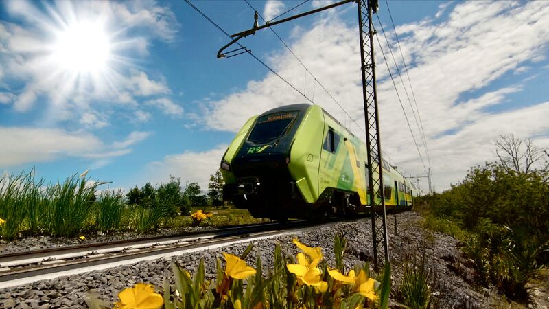 Gruppo FS, Trenitalia: previste circa 10 milioni di persone in viaggio sui treni per il ponte del 2 giugno Gruppo FS, Trenitalia: previste circa 10 milioni di persone in viaggio sui treni per il ponte del 2 giugno