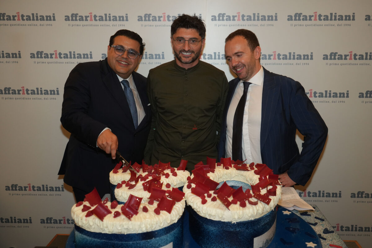 Affaritaliani festeggia 30 anni di informazione libera e indipendente: guarda tutte le foto della festa Affaritaliani festeggia 30 anni di informazione libera e indipendente: guarda tutte le foto della festa