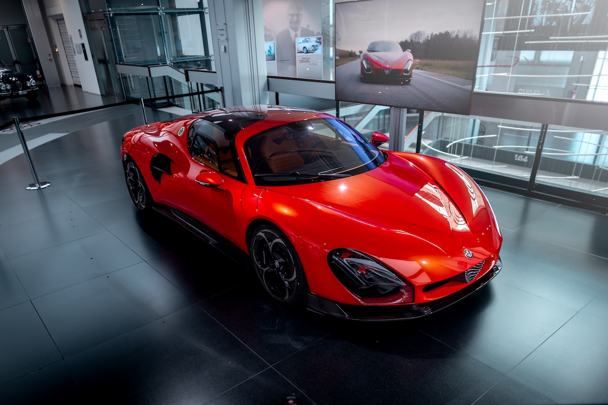 Alfa Romeo 33 Stradale, la fuoriserie arriva ai clienti Alfa Romeo 33 Stradale, la fuoriserie arriva ai clienti