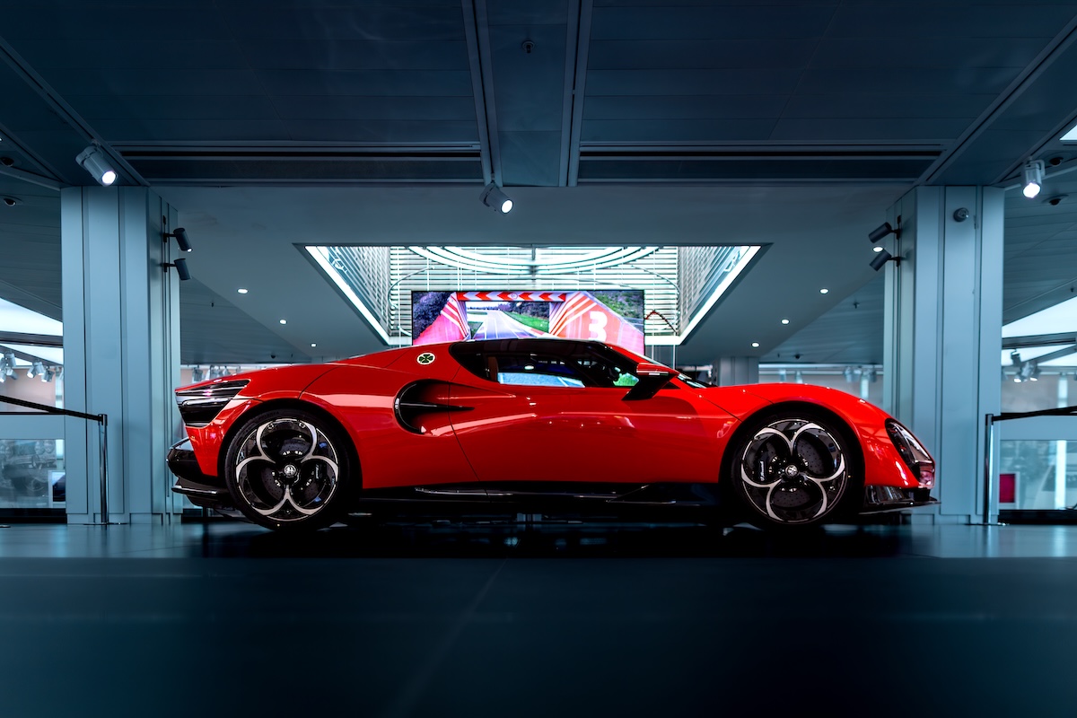 Alfa Romeo 33 Stradale, la fuoriserie arriva ai clienti Alfa Romeo 33 Stradale, la fuoriserie arriva ai clienti