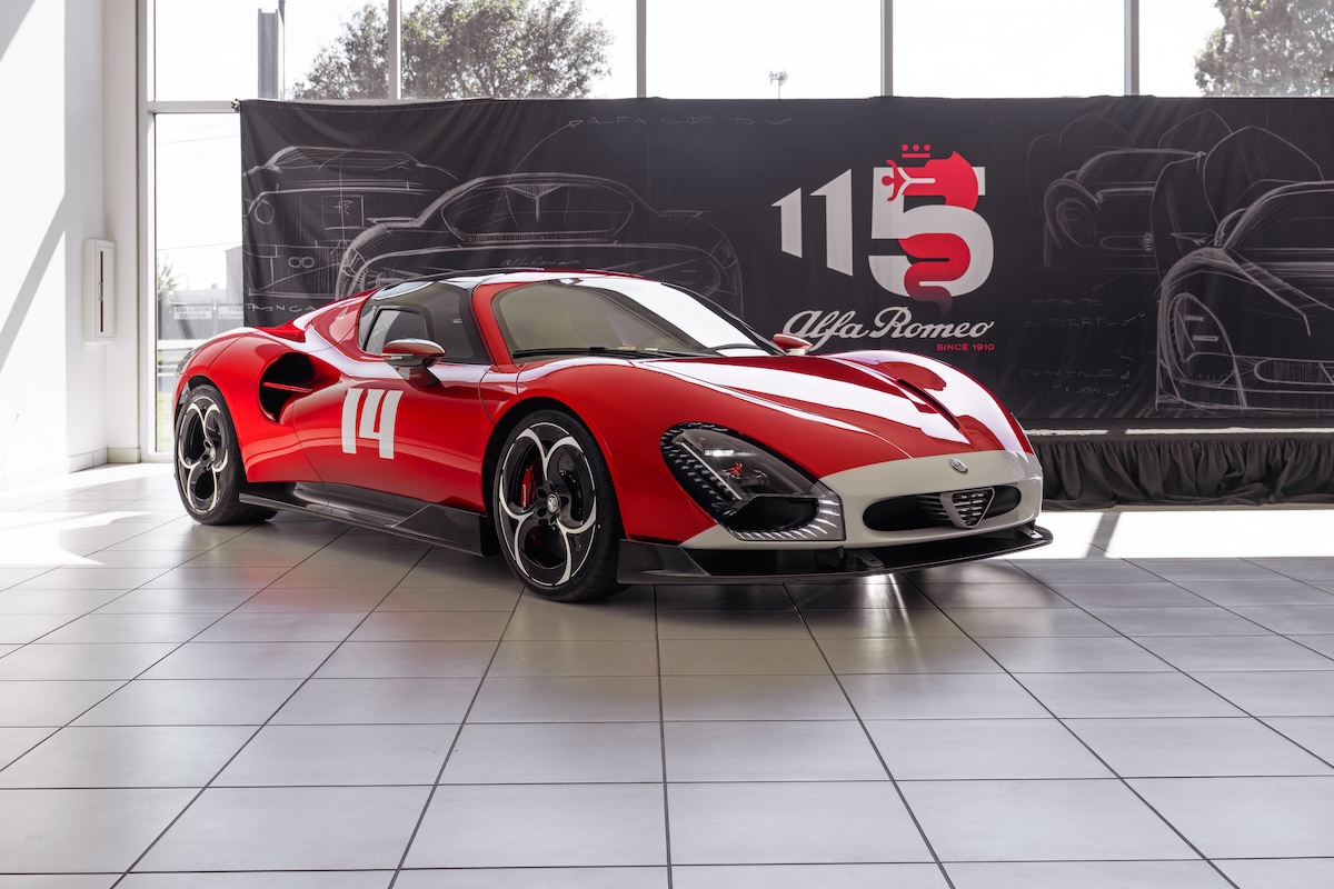 Alfa Romeo 33 Stradale, la fuoriserie arriva ai clienti Alfa Romeo 33 Stradale, la fuoriserie arriva ai clienti