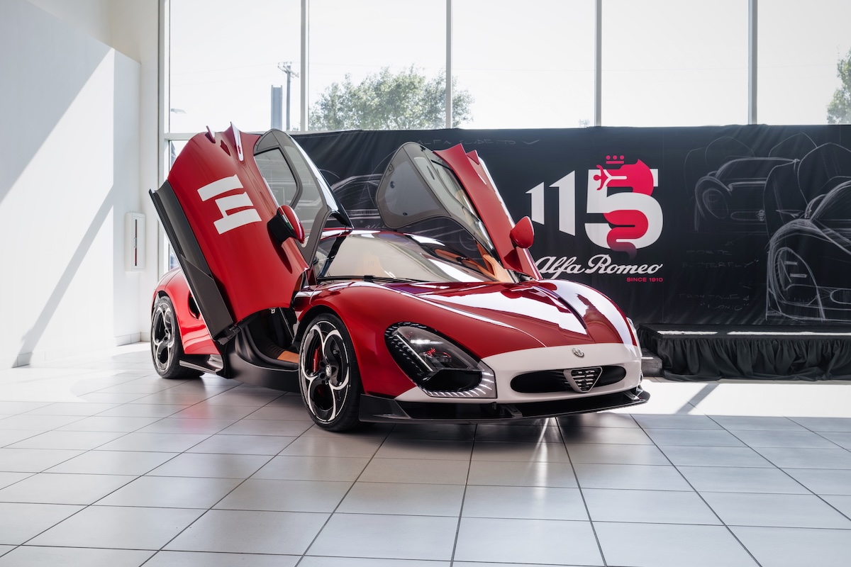 Alfa Romeo 33 Stradale, la fuoriserie arriva ai clienti Alfa Romeo 33 Stradale, la fuoriserie arriva ai clienti