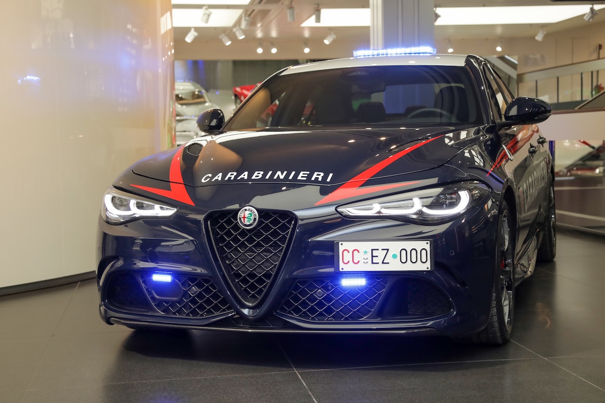 Alfa Romeo e Carabinieri: 75 anni di storia in un nuovo libro