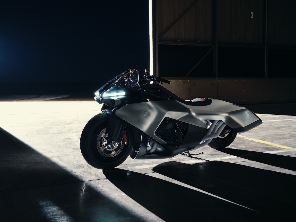 BMW svela la Vision K18: turismo e performance BMW svela la Vision K18: turismo e performance