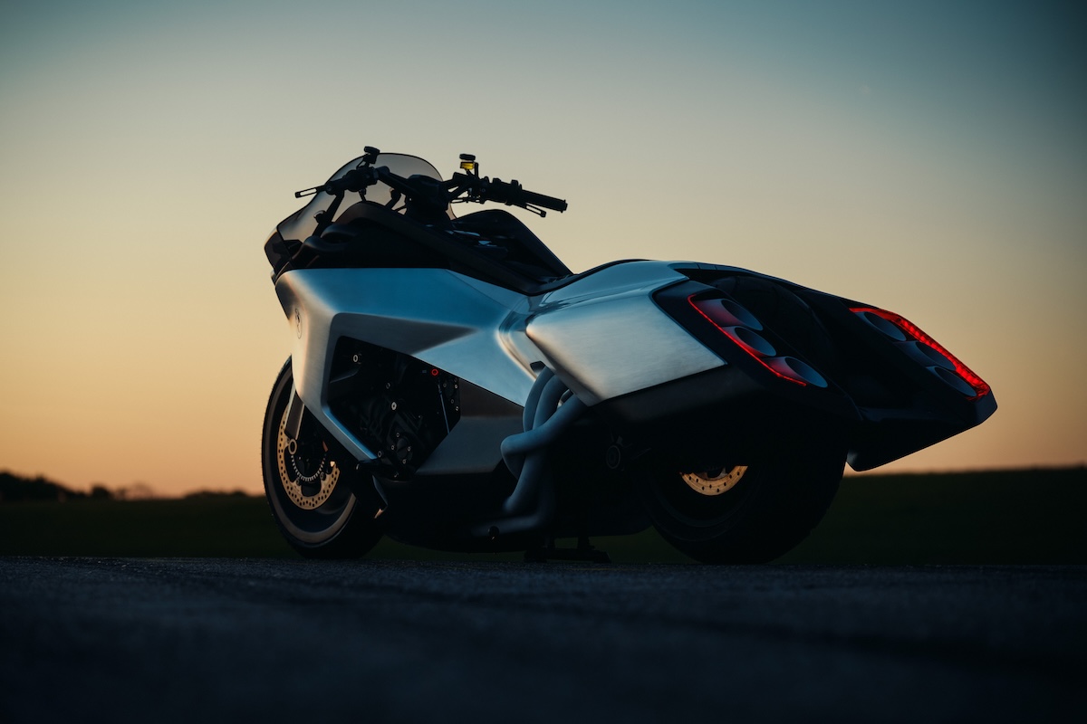 BMW svela la Vision K18: turismo e performance