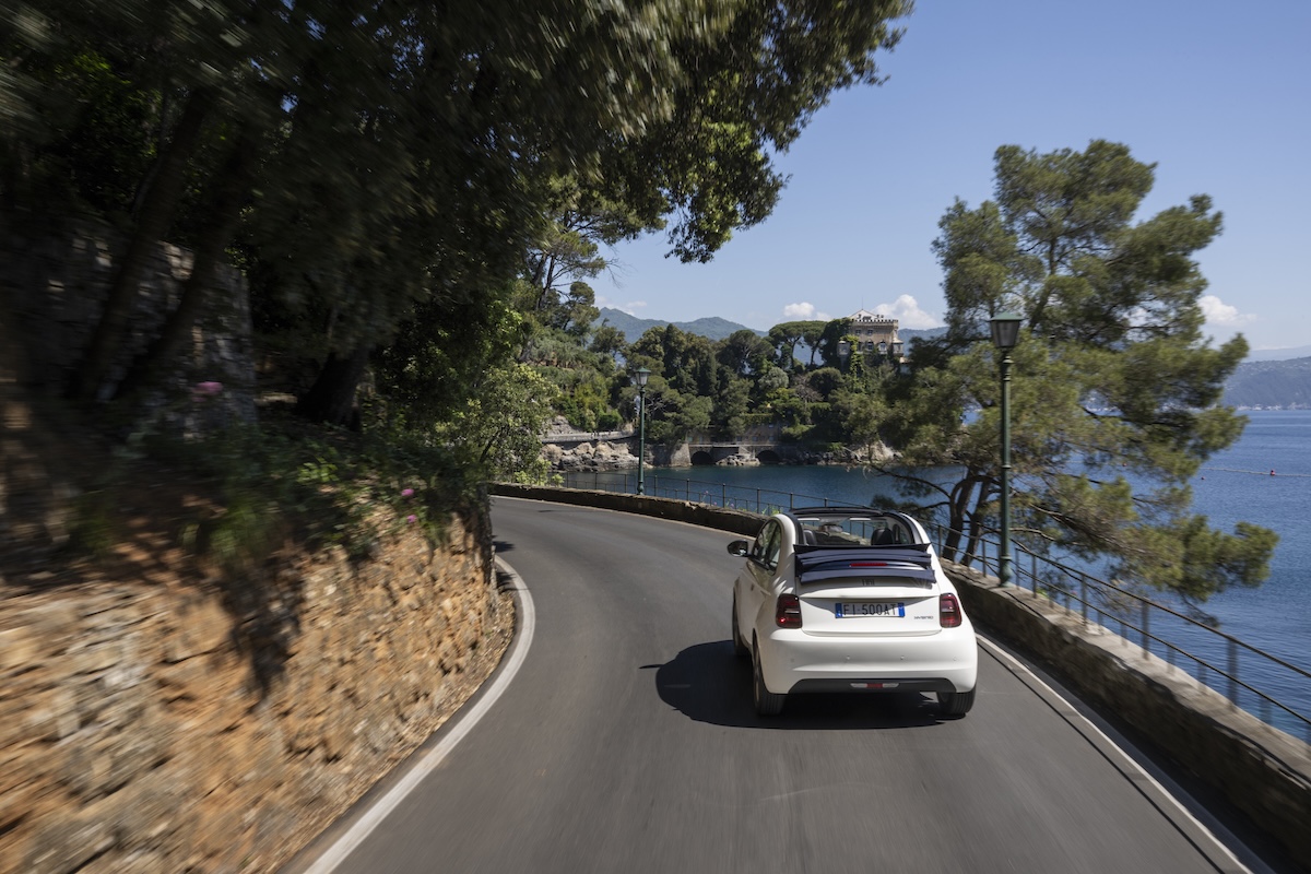 Fiat 500 Hybrid Dolcevita, la Cabrio in serie speciale Fiat 500 Hybrid Dolcevita, la Cabrio in serie speciale