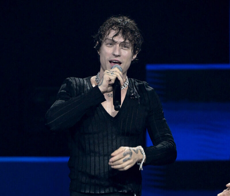 Irama, sold out a San Siro e utili boom. La “Maira” e il patrimonio netto da 547mila euro Irama, sold out a San Siro e utili boom. La “Maira” e il patrimonio netto da 547mila euro
