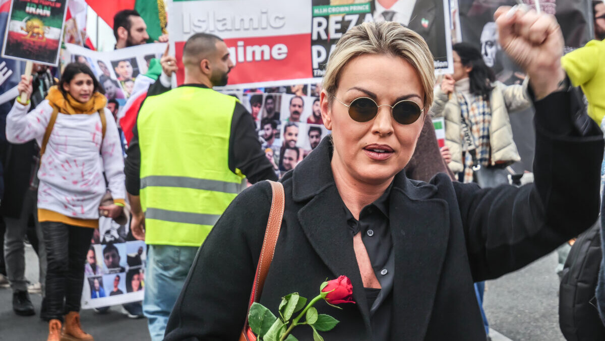 Francesca Pascale: “Io esclusa dal Gay Pride perché di destra? Tanto ci vado lo stesso. Colamarino un fascista rosso” Francesca Pascale: “Io esclusa dal Gay Pride perché di destra? Tanto ci vado lo stesso. Colamarino un fascista rosso”