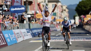 Giro d'Italia, Tappa 11 il vincitore Jhonatan Narvaez