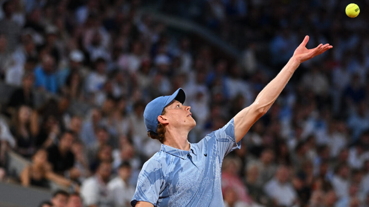 Sinner passeggia al debutto al Roland Garros: Tabur battuto in tre set. Avanti anche Darderi e Arnaldi Sinner passeggia al debutto al Roland Garros: Tabur battuto in tre set. Avanti anche Darderi e Arnaldi