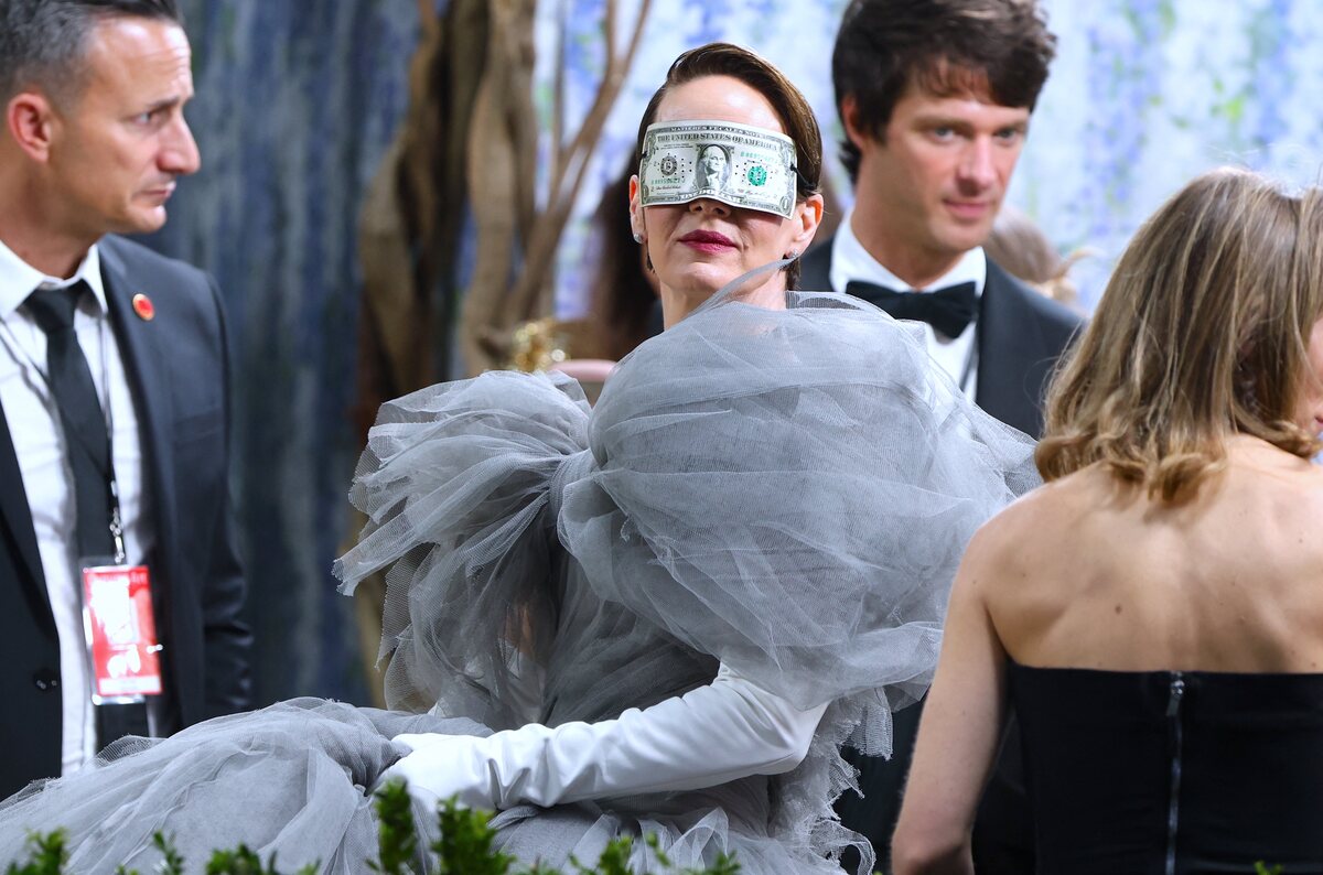 Met Gala 2026, dal “vecchio” Bad Bunny all’italiana Vittoria Ceretti: tutti i look più stravaganti delle star, top e flop