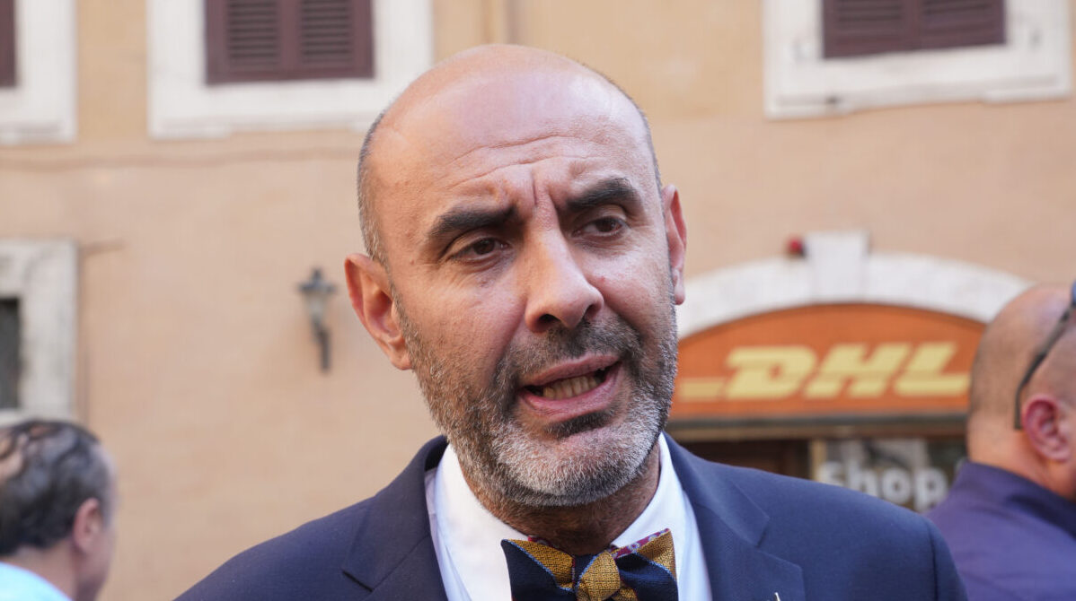 Famiglia nel bosco, prima notte per Nathan e Catherine nella nuova casa a Palmoli. Pillon: “Margini per accelerare il percorso” Famiglia nel bosco, prima notte per Nathan e Catherine nella nuova casa a Palmoli. Pillon: “Margini per accelerare il percorso”