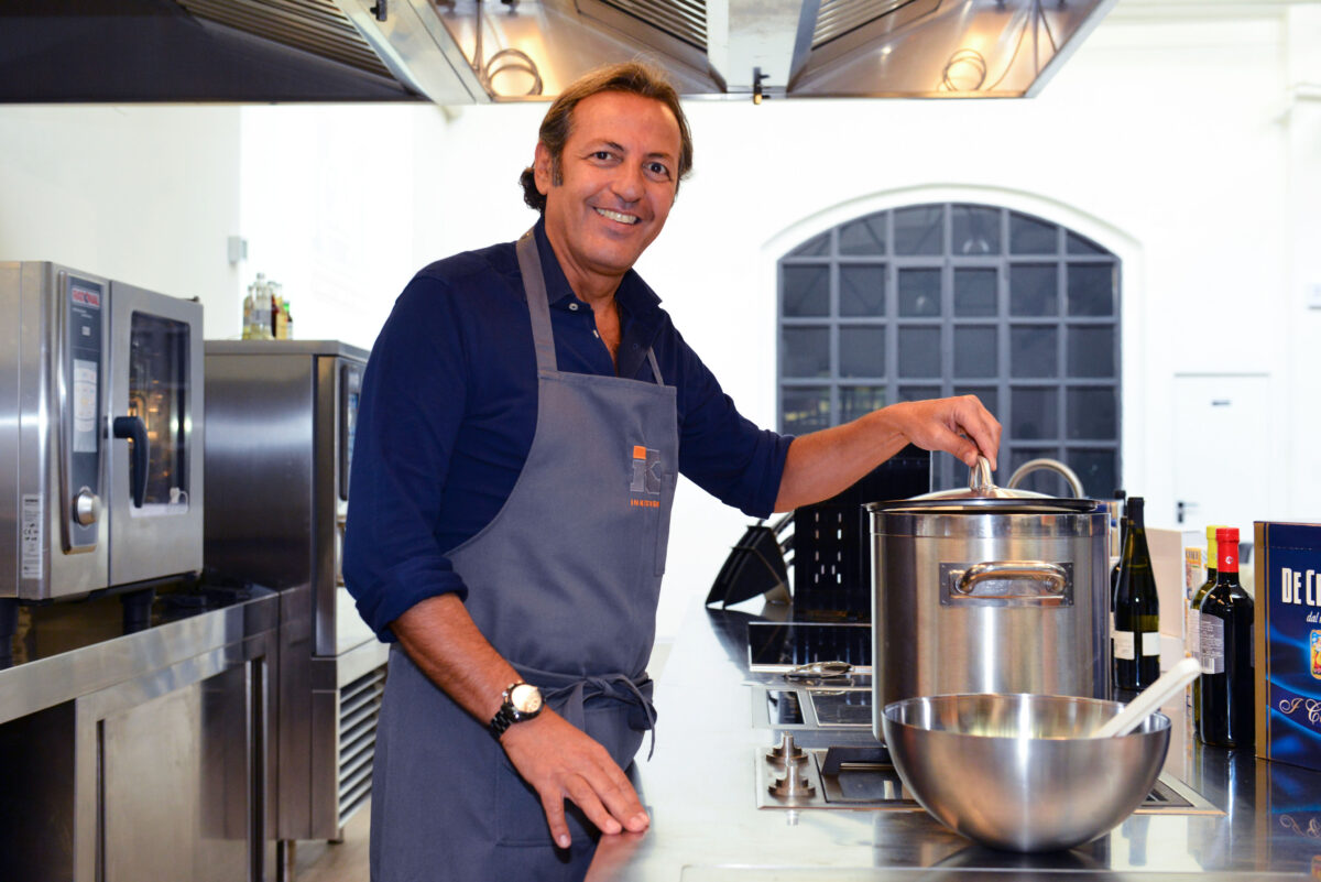 Inchiesta Report, lo chef La Mantia: “Sulle uova liquide serve trasparenza. Noi cuochi dobbiamo saper scegliere fornitori seri” Inchiesta Report, lo chef La Mantia: “Sulle uova liquide serve trasparenza. Noi cuochi dobbiamo saper scegliere fornitori seri”