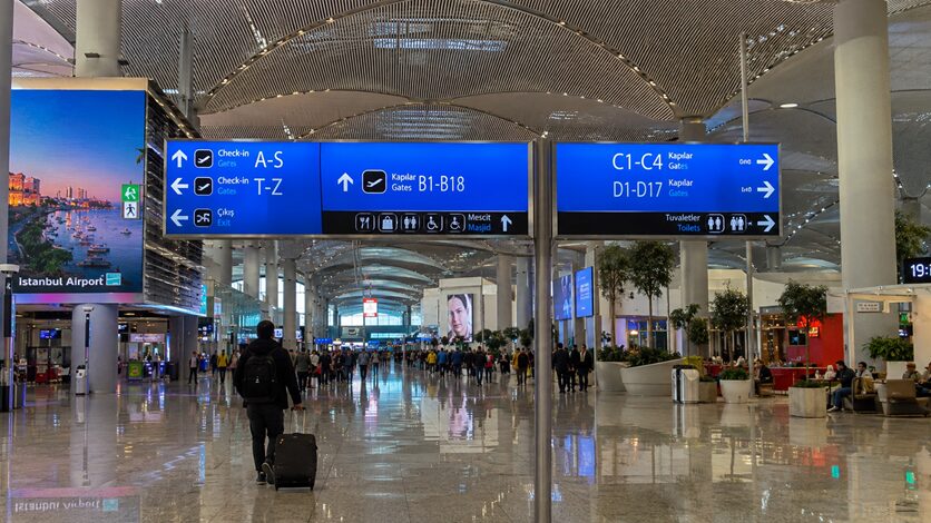 Gli aeroporti più belli del mondo nel 2026: il viaggiocomincia prima del decollo Gli aeroporti più belli del mondo nel 2026: il viaggiocomincia prima del decollo