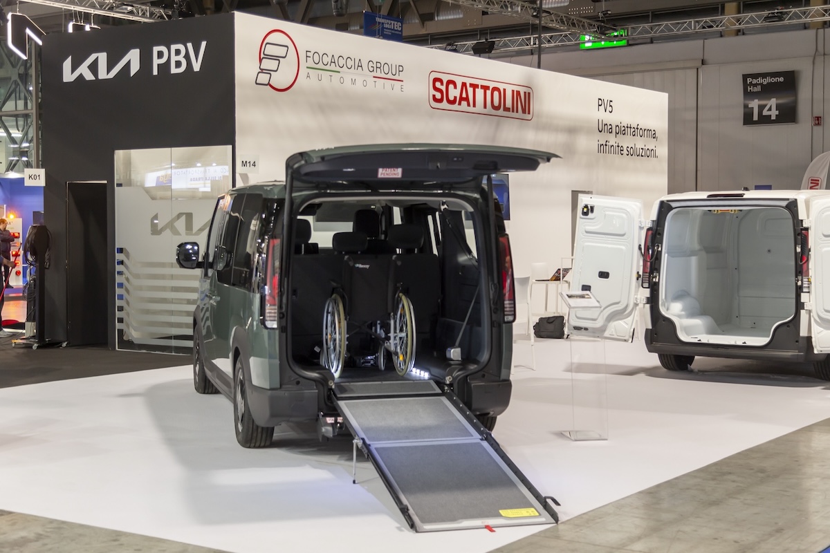 Kia PV5 debutta a Transpotec e sfida i van elettrici