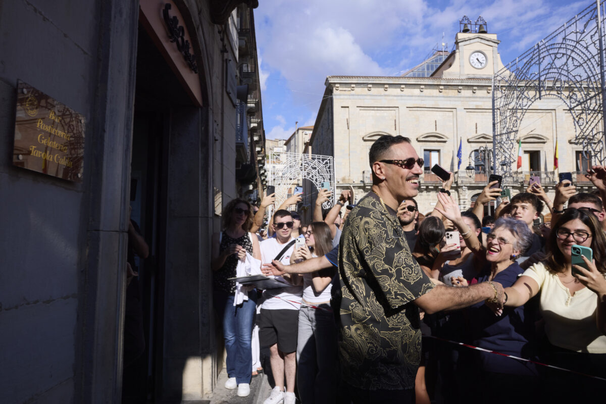 Marracash al cinema con “King Marracash”: il film evento è un viaggio nella vita del re del rap italiano Marracash al cinema con “King Marracash”: il film evento è un viaggio nella vita del re del rap italiano