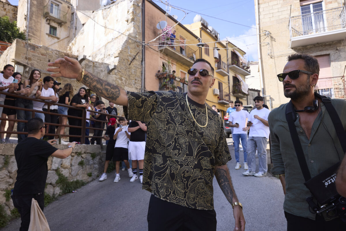 Marracash al cinema con “King Marracash”: il film evento è un viaggio nella vita del re del rap italiano Marracash al cinema con “King Marracash”: il film evento è un viaggio nella vita del re del rap italiano