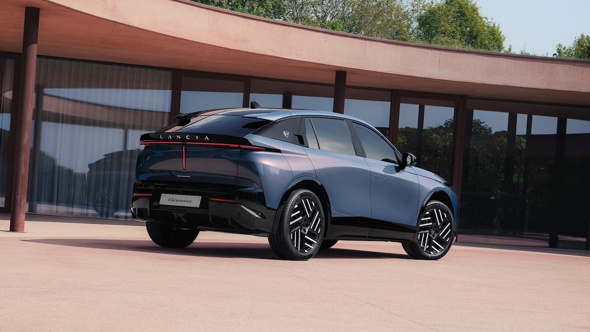 Lancia: le prime foto della Gamma crossover fastback