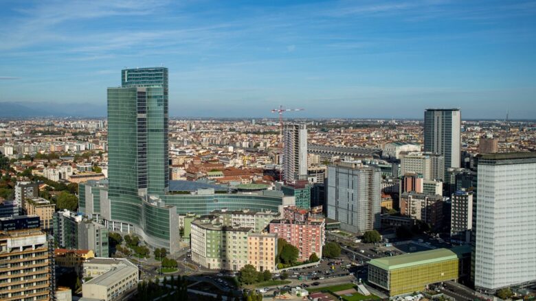 Milano, una casa su cinque resta sfitta: il paradosso degli appartamenti “fantasma” che acuiscono la crisi abitativa