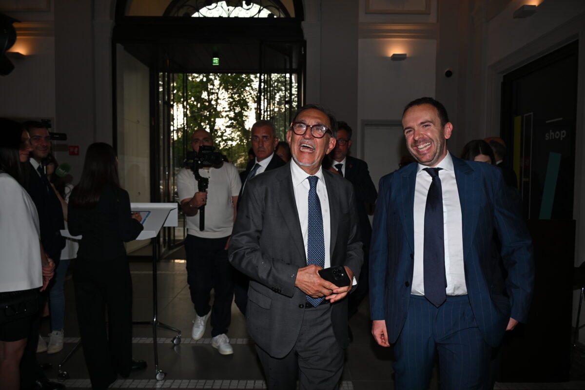 Affaritaliani festeggia 30 anni di informazione libera e indipendente: guarda tutte le foto della festa Affaritaliani festeggia 30 anni di informazione libera e indipendente: guarda tutte le foto della festa