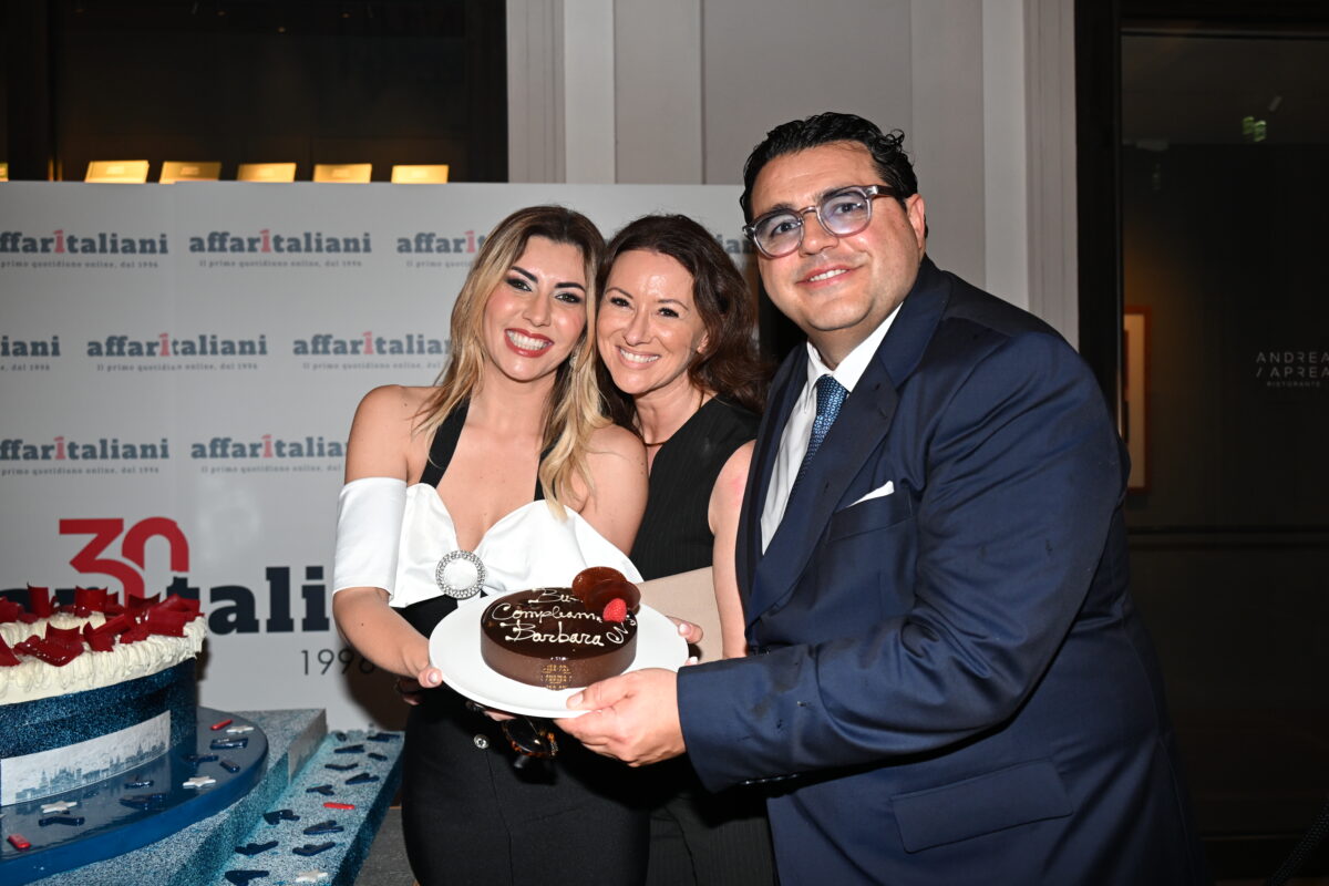 Affaritaliani festeggia 30 anni di informazione libera e indipendente: guarda tutte le foto della festa Affaritaliani festeggia 30 anni di informazione libera e indipendente: guarda tutte le foto della festa