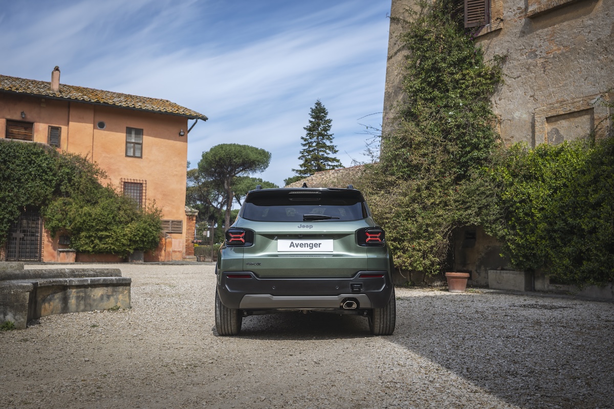 Jeep Avenger 2026, cosa cambia nel SUV dei record Jeep Avenger 2026, cosa cambia nel SUV dei record